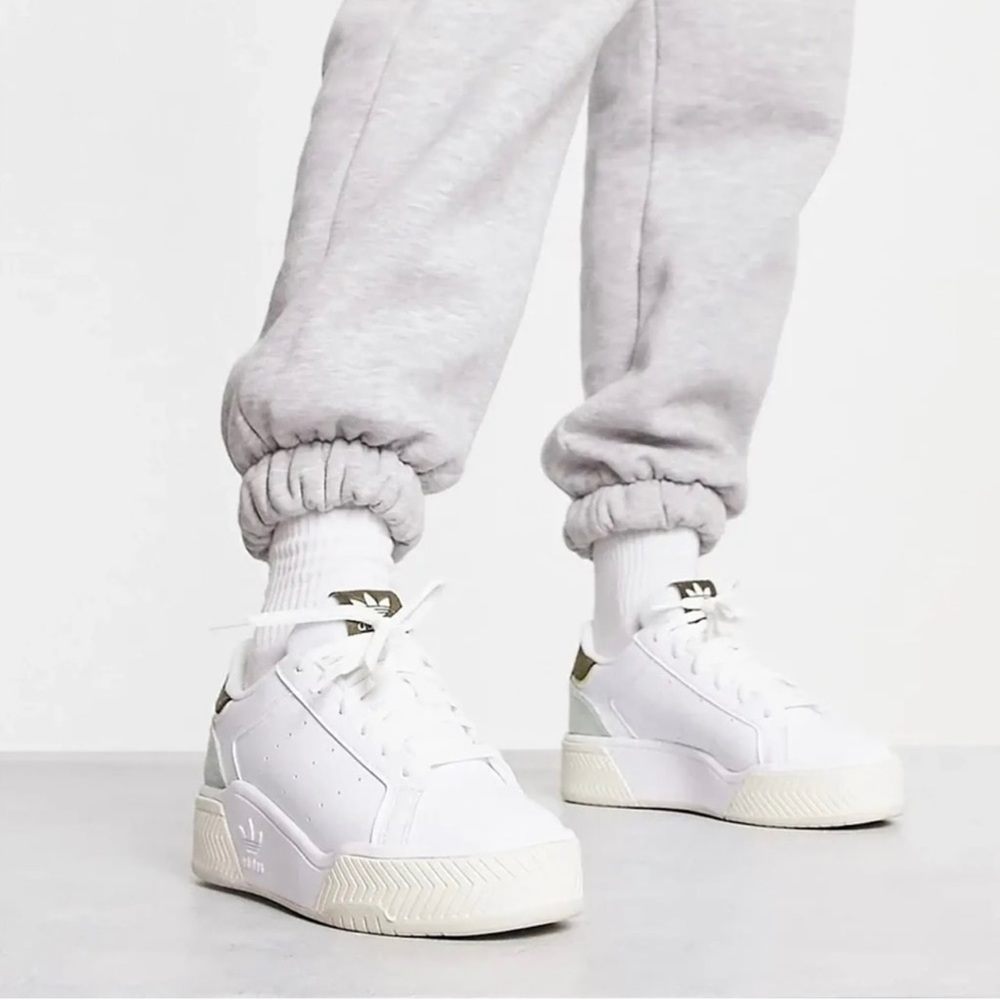 Adidas original quart sneakers